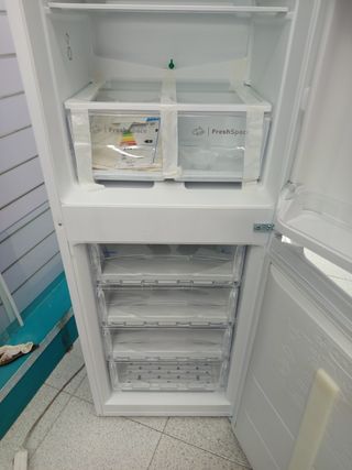 Nevera Indesit - nueva con tara 