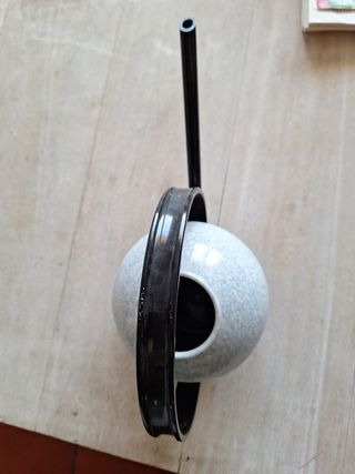 Annaffiatoio vintage grigio e nero