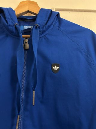 Chaqueta Adidas azul cortavientos