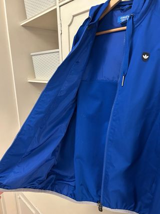 Chaqueta Adidas azul cortavientos