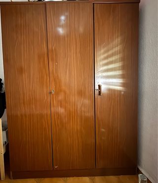 Armario madera 3 puertas