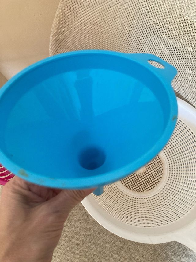 Juego de cocina: escurridor + exprimidor + embudo