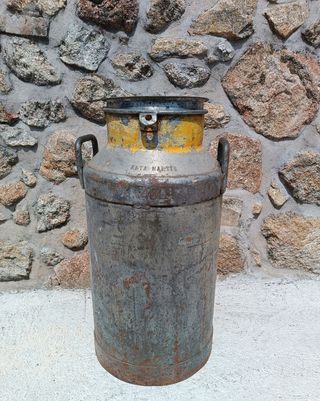 Cántaro leche antiguo de hierro