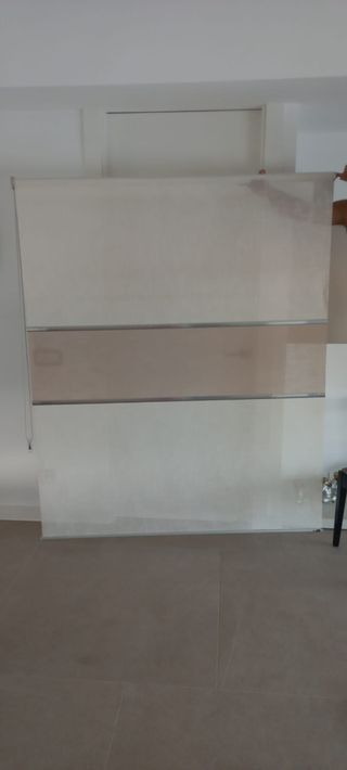 Estor enrollable blanco y beige 150x200