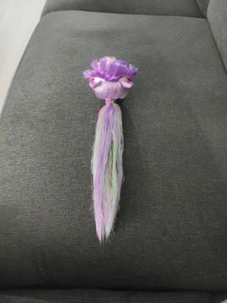 Muñeca con pelo largo para peinar
