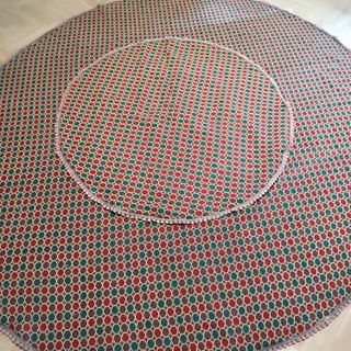 Faldilla y tapete vintage mesa camilla