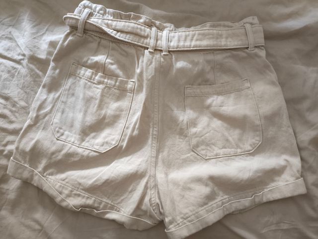 Shorts beige cintura alta