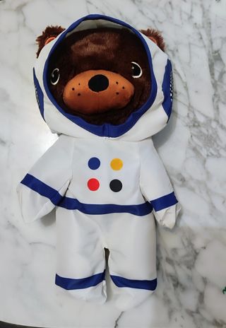 Lampara y peluche espaciales. Ikea
