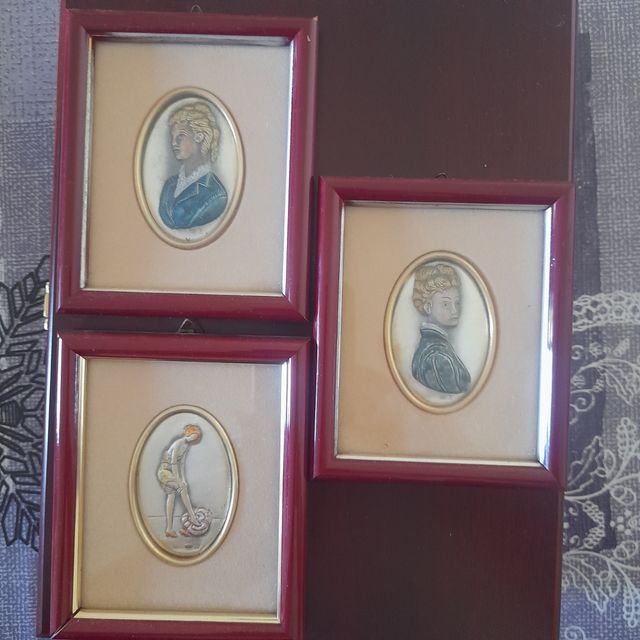 Quadretti vintage bassorilievo su lastre argento