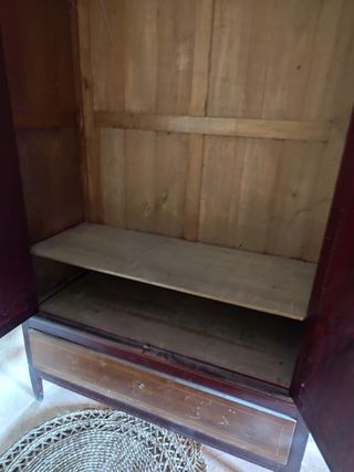 Armario antiguo de madera