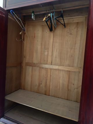 Armario antiguo de madera