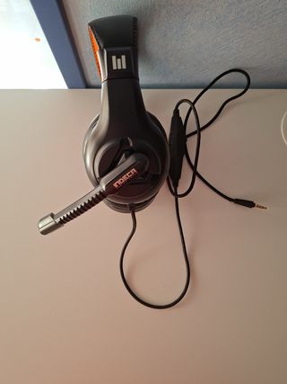 Cascos gaming negros y naranjas, precio negociable