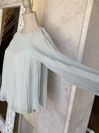 Blusa plisada Zara azul talla M