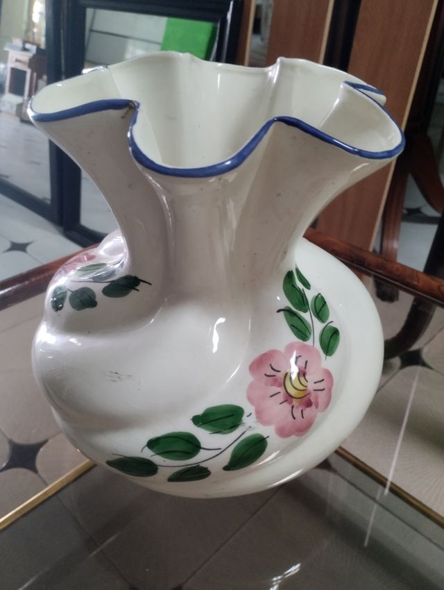 Vaso in porcellana rosa-bianca