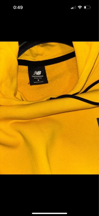 Sudadera New Balance amarilla