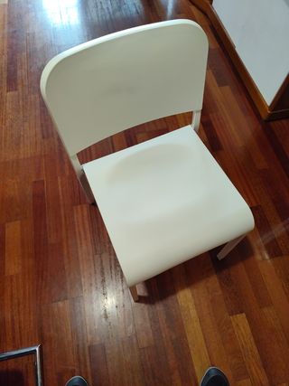 Silla Ikea blanca - Cómoda y práctica