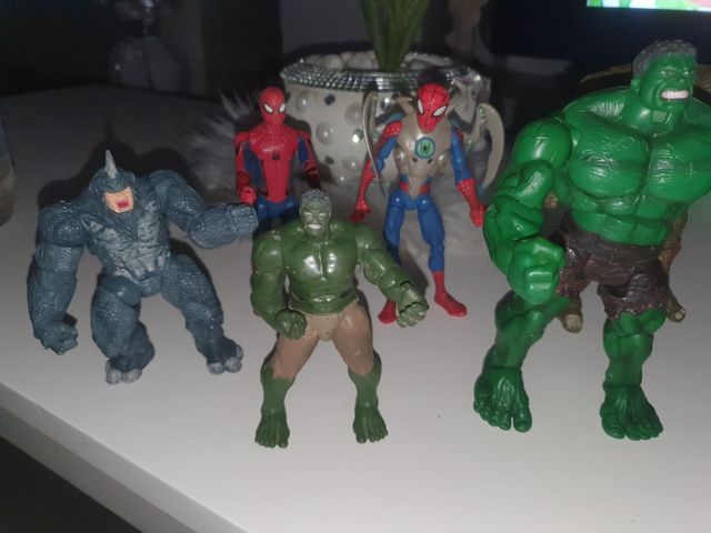 Figuras Marvel: Hulk y Spiderman