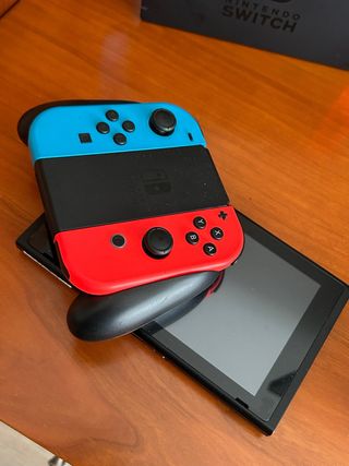 Nintendo Switch + Super Smash Bros Ultimate