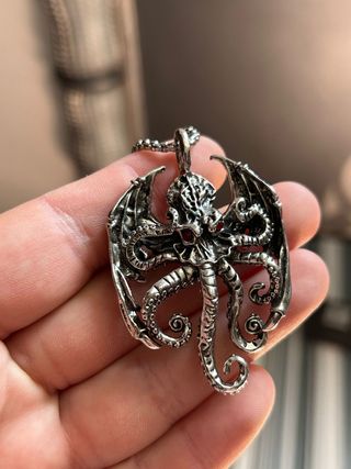 Collar con colgante de pulpo Kraken