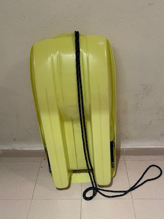 Trineo infantil amarillo