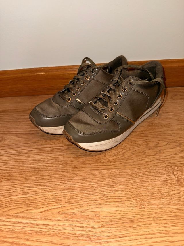 Zapatillas Stradivarius - Verde Caqui