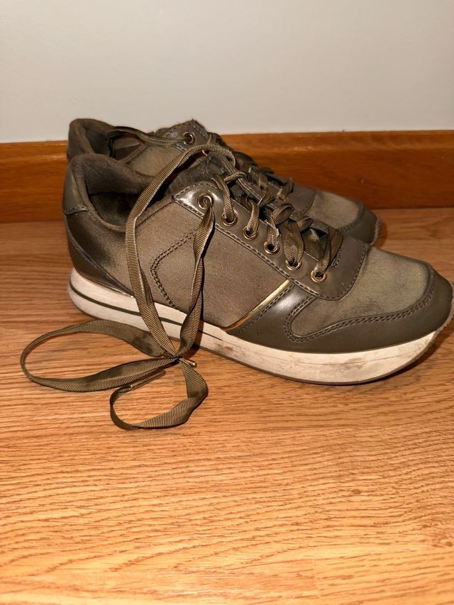 Zapatillas Stradivarius - Verde Caqui