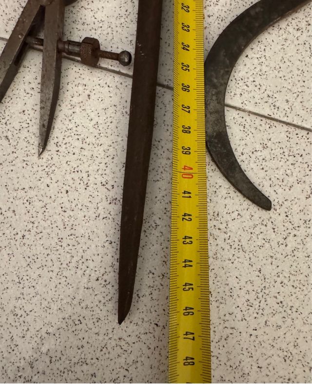 9 Compassi antichi da disegno