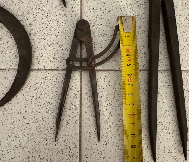 9 Compassi antichi da disegno