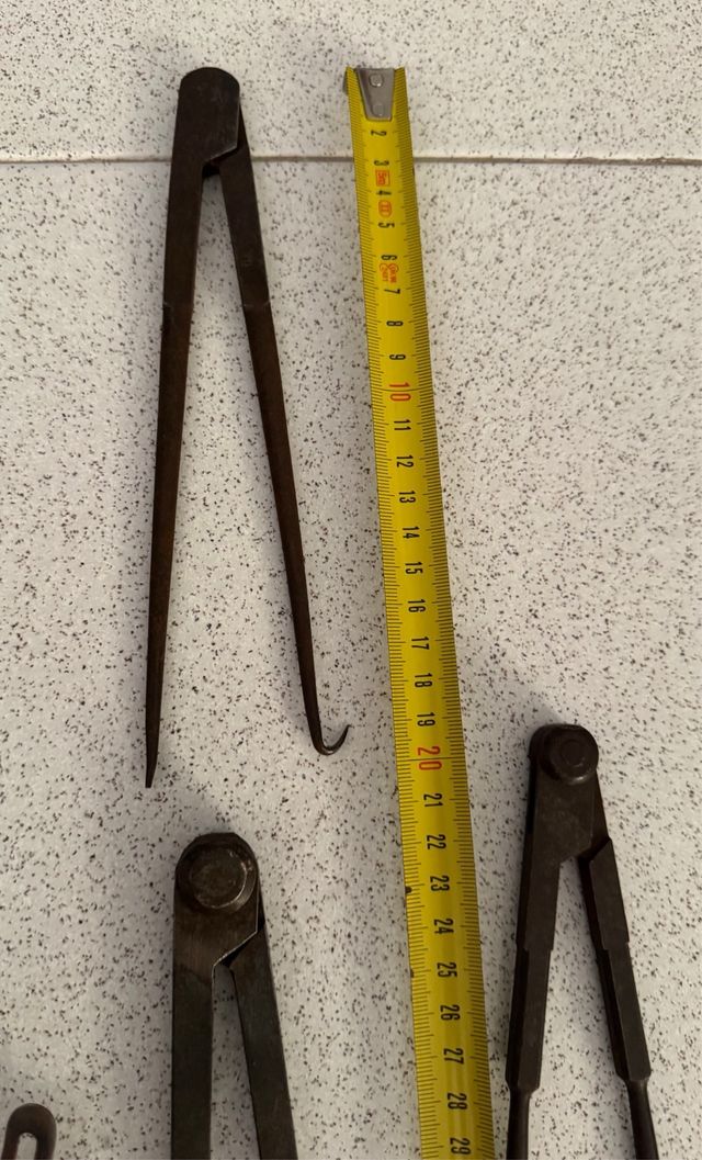 9 Compassi antichi da disegno