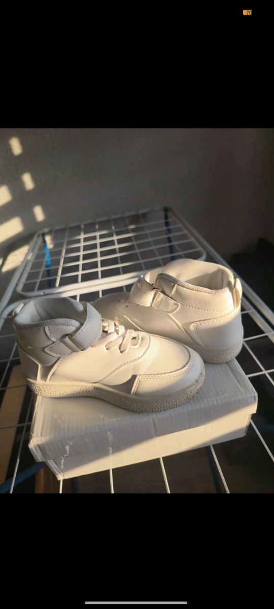 Zapatillas blancas niño velcro