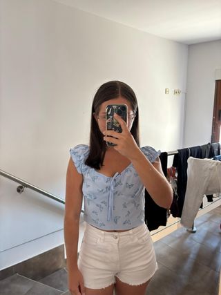 Top azul mariposas