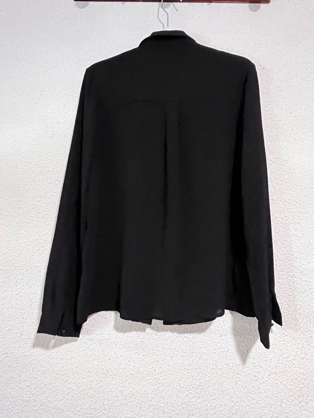 Blusa negra c/tira bordada