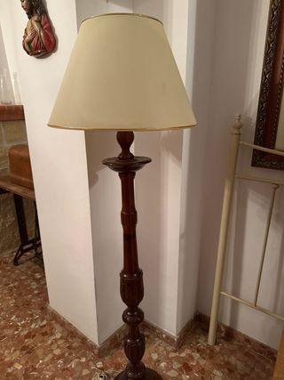 Lampara pie madera estilo clásico
