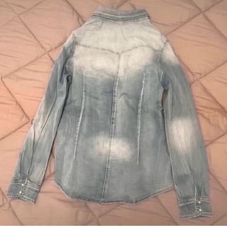 Camicia jeans. 
Mai usata poiché taglia sbagliata.