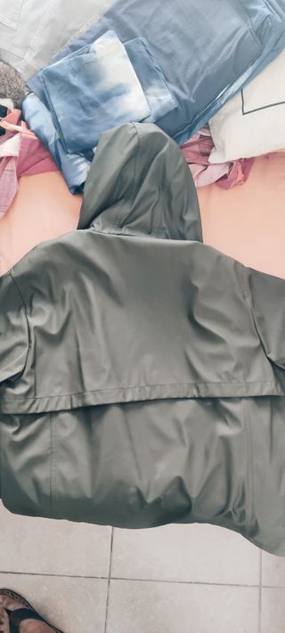 CHUBASQUERO/CORTAVIENTOS Pull&Bear VERDE MILITAR