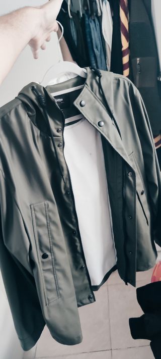 CHUBASQUERO/CORTAVIENTOS Pull&Bear VERDE MILITAR