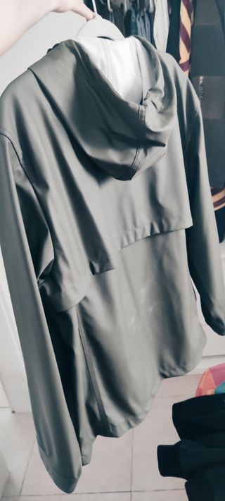 CHUBASQUERO/CORTAVIENTOS Pull&Bear VERDE MILITAR