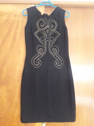 Vestido negro-, sin mangas