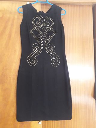 Vestido negro-, sin mangas