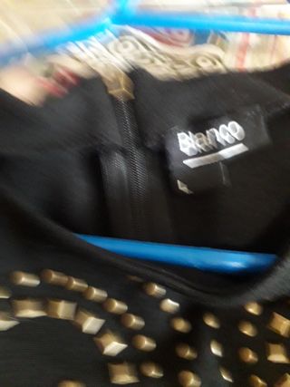 Vestido negro-, sin mangas