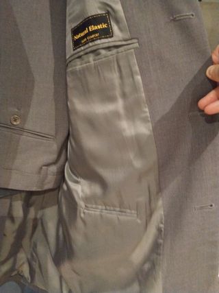 Traje gris hombre de gran calidad