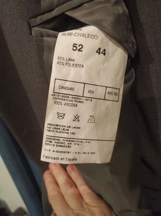 Traje gris hombre de gran calidad