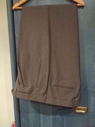 Traje gris hombre de gran calidad