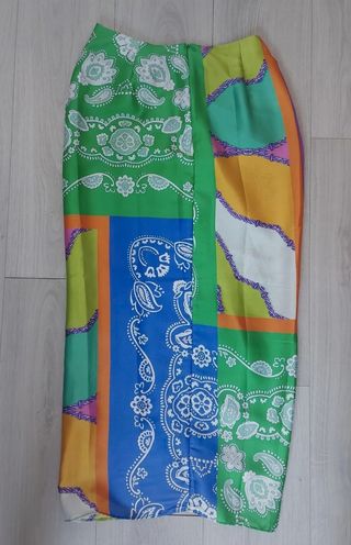 Falda midi Zara estampada