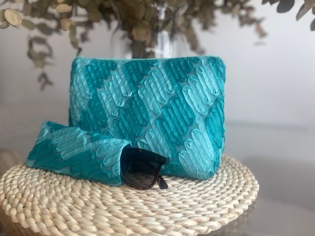 Bolso con funda de gafas a juegos