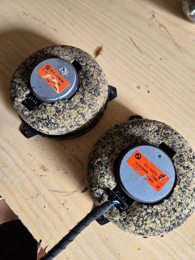 Pareja de altavoces Harman Kardon e46 