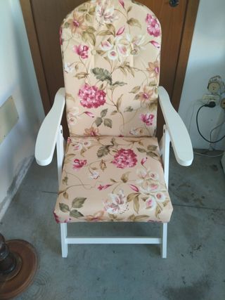 Poltrona in legno nuova a  fiori regolabile 
