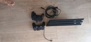PS4 Pro (PlayStation 4 Pro) - 2 mandos