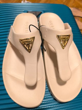 Sandalias Guess beige