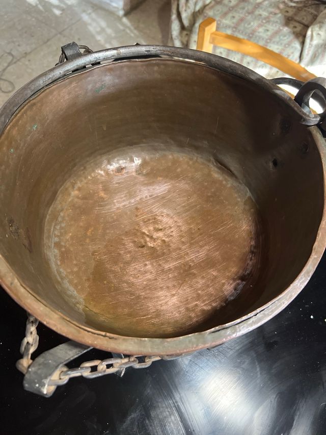 Caldero cobre antiguo con soporte